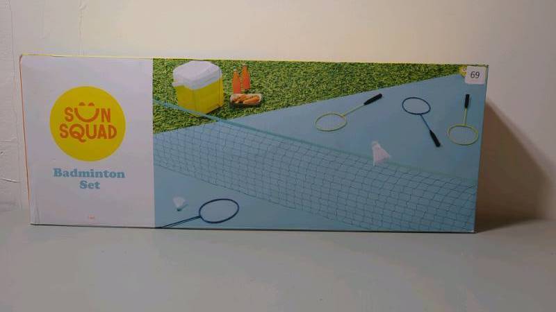 lot 69 image: SUN SQUAD BADMINTON SET  LAWN SPORTS
