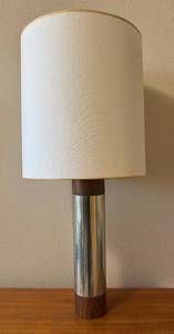 lot 14DD image: Mid Century Table Lamp with Chrome and Wood Base