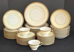 lot 129K image: LR - Meito China Japan 56-Piece Dinnerware Set with Plates, Bowls and Cups