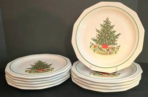 lot 139K image: LR - Set of 8 Spode Christmas Tree 10.25 Dinner Plates
