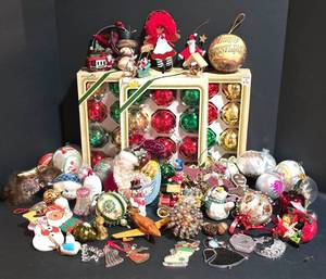 lot 483K image: LL-S - Large Collection of Vintage Christmas Ornaments and Decorations