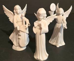 lot 488K image: LL-S - Set of 3 Dresden Porcelain Porcelain Angel Figurines