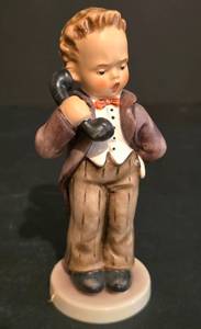 lot 506K image: LL-S - Goebel Hummel Hello Figurine #124