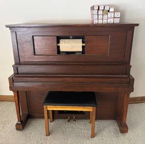 lot 1R image: LL  - Vintage Lakeside Player Piano with Bench and QRS Music Rolls
