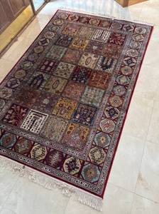 lot 2R image: E - Stunning Aladdin-Aladdin Bachtiari Persian Style Rug
