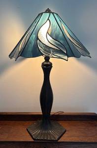 lot 29R image: MB - Stunning Stained Glass Table Lamp with Art Nouveau Style Shade
