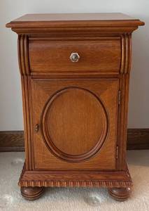lot 30R image: MB - Lexington Mansion Collection Tiger Oak Cabinet