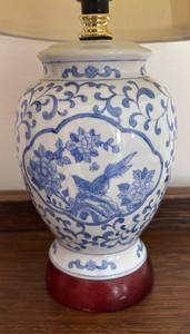 lot 35R image: MB - Blue and White Asian Ginger Jar Table Lamp
