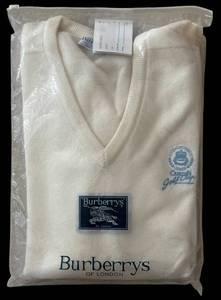 lot 40R image: MB - Burberrys of London Lambswool Sweater Size 44 with Carlton Golf Club Crest