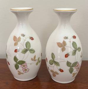 lot 79R image: MB - Pair of Wedgwood Wild Strawberry Bone China Bud Vases