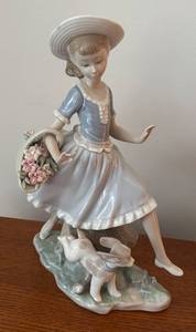 lot 107R image: MB - Lladro Mirth in the Country Porcelain Figurine No. 4920