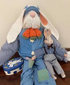 lot 148R image: MB - Collection of Bunny Dolls and Hand-Painted Trinket Box by Lynn Morris