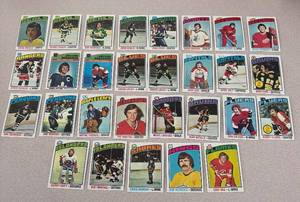 lot 298R image: MB - Collection of Vintage 1970s NHL Hockey Cards including Topps and O-Pee-Chee