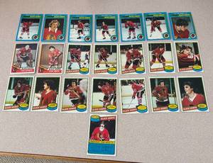 lot 317R image: MB - Lot of Vintage Chicago Blackhawks Hockey Cards Assorted Players