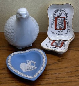 lot 205C image: DR - Collection of Porcelain and Ceramic Decorative Pieces including Wedgwood Heart Dish and Bird Figurine