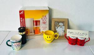 lot 254C image: P - Kitchen Decor Set with Mr. Coffee Iced Tea Pot, Framed Chef Print, Novelty Mugs and Coffee Sign