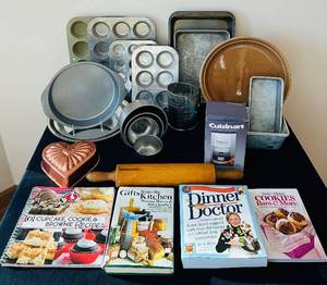 lot 257C image: K - Baking and Kitchenware Collection with Cookbooks and Cuisinart Chopper