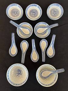 lot 326C image: DR - Set of 8 Blue and White Chinese Porcelain Rice Bowls with 8 Matching Spoons