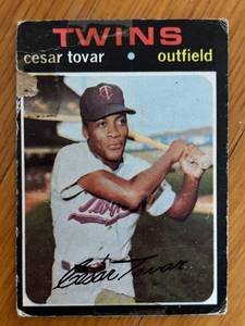 lot 394R image: K - 1971 Topps Cesar Tovar Minnesota Twins Baseball Card