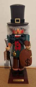 lot 465R image: LLBR - Holzkunst Christian Ulbricht Limited Edition Ebenezer Scrooge Nutcracker