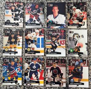 lot 541R image: DR - Lot of Vintage NHL Pro Set Hockey Cards