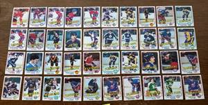 lot 573R image: DR - Collection of Vintage Topps Hockey Sports Cards