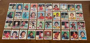 lot 582R image: DR - Collection of Vintage Hockey Sports Cards Assorted Teams and Players