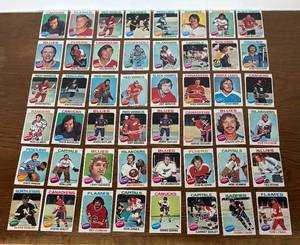 lot 584R image: DR - Collection of Vintage 1970s NHL Hockey Sports Cards Assorted Teams