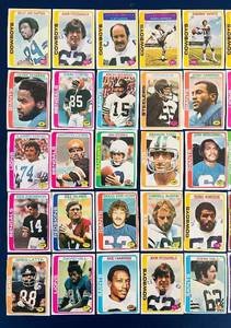 lot 551C image: DR - Collection of 40 Vintage 1978 Topps NFL Football Trading Cards