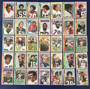 lot 556C image: DR - Lot of 30 1977 Topps NFL Football Trading Cards