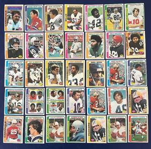 lot 559C image: DR - 1978 Topps NFL Football Card Collection Lot of 36