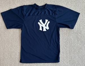 lot 602C image: LL - Navy Blue New York Yankees Short Sleeve Shirt