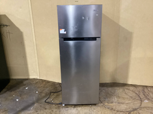 lot 66 image: Vissani 7.2 cu. ft. Top Freezer Refrigerator in Stainless Steel Look (Minor Transit Damage & Scratches)