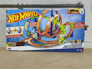 lot 282 image: Hot Wheels Epic Crash Dash Track Set (Missing Toy Car)