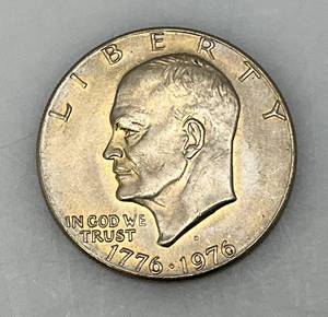 lot 4 image: 1776-1976 Type One Wide Print Bicentennial Eisenhower One Dollar Coin