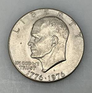 lot 8 image: 1776-1976 Type One Wide Print Bicentennial Eisenhower One Dollar Coin