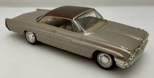 lot 175 image: Vintage Highly Collectible 1961 Pontiac Catalina Dealer Promo Car 8