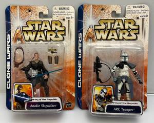 lot 238 image: 2003 STAR WARS Clone Wars Action Figures (New Old Stock)