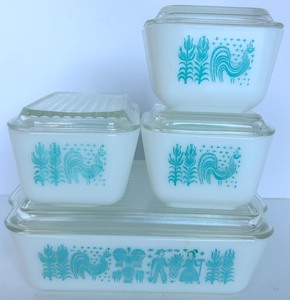 lot 30 image: Vintage Pyrex Amish Butterprint White Refrigerator Dishes Set