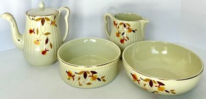 lot 93 image: Halls Superior Quality Kitchenware including teapot, creamer and two bowls.