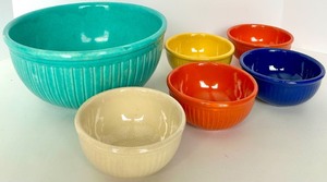 lot 98 image: Colorful Red Wing Pottery Bowls