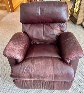 lot 207 image: Leather Barcalounger Recliner Rocker - Burgundy Leather
