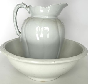 lot 208 image: Antique wash basin pitcher and bowl -Henry Alcock &amp Co Royal Ironstone China