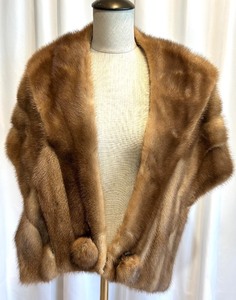 lot 262 image: Vintage Mink Capelet - Harvey Lewis Furs