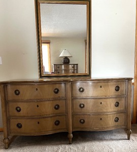 lot 26 image: Vintage Dresser with Mirror - American of Martinsville