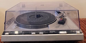 lot 112 image: Turntable - Technics SL-3350 Direct Drive Automatic