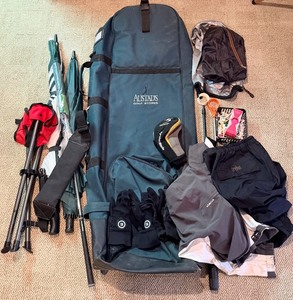 lot 130 image: Austads Golf Travel Bag & Golf Gloves & DrizzleStik Umbrellas and other Golf Accessories