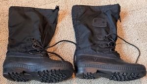 lot 146 image: Sorel Caribou Black Winter Boots&nbspSize 10&nbsp