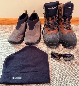 lot 147 image: Merrell Slip On Shoes Size 9.5 and Columbia Boots, Hat and Sunglasses