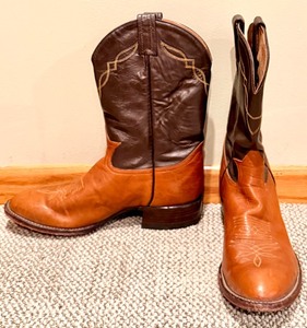 lot 117 image: Pre-owned Tony Lama - Two-Tone Leather Cowboy Boots with Embroidered Shaft - Size 8.5 E